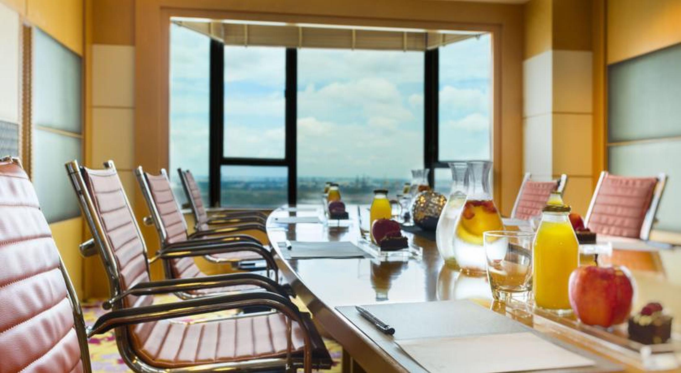 Renaissance Riverside Saigon Hotel 5*