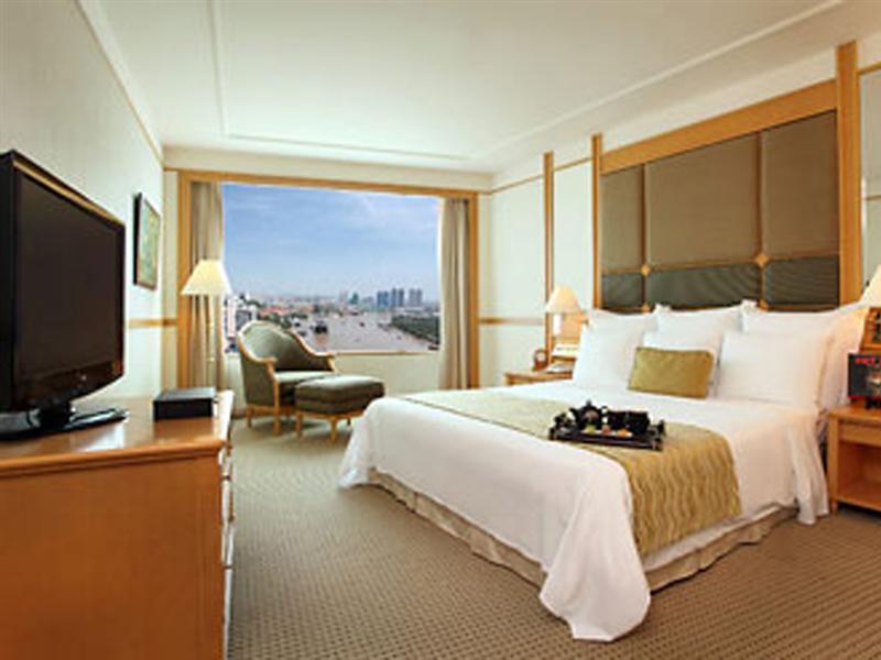 Hotel Renaissance Riverside Saigon